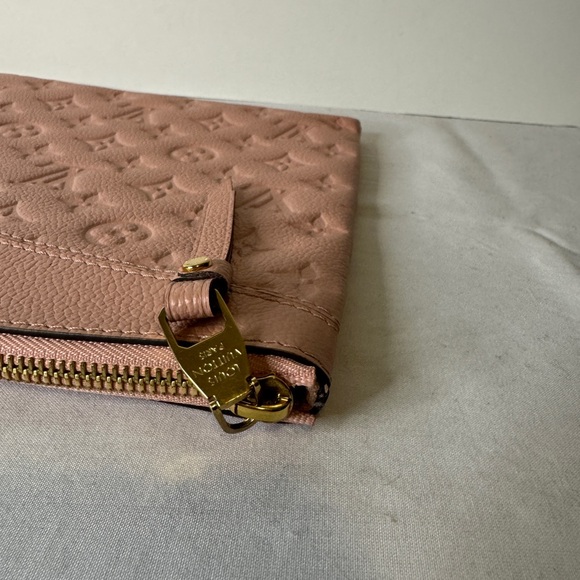 Louis Vuitton Daily Pouch Monogram Empreinte Leather - Picture 4 of 9